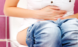 Запор у женщин после родов: причины и решения