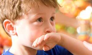 Отрыжка с запахом тухлых яиц у ребенка: причины и лечение