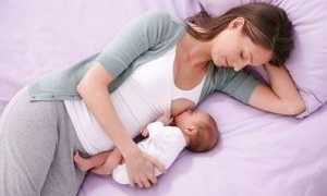 Грудной ребенок срыгивает водой: причины и советы