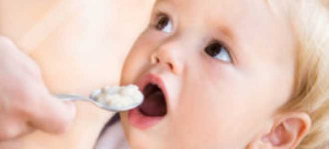 Жидкий желтый стул у новорожденного: причины и рекомендации