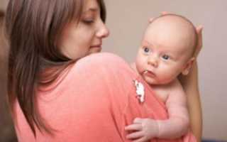 Почему ребенок срыгивает через нос и рот: причины и советы