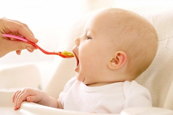 введение прикорма как причина запора у грудничков