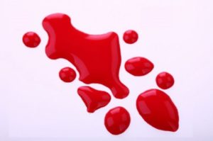 алая кровь, не смешанная с каловыми массами