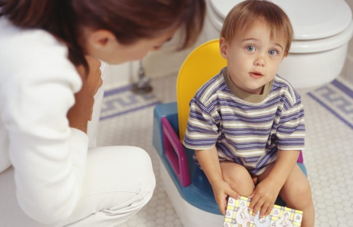 У ребенка болит живот и понос