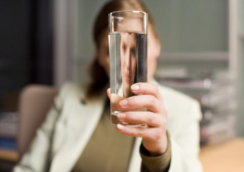 Пить много жидкости, чтобы избежать обезвоживания