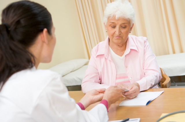 Сенаде часто прописывают пожилым людям для нормализации стула