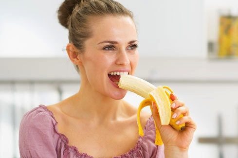 перекус бананом