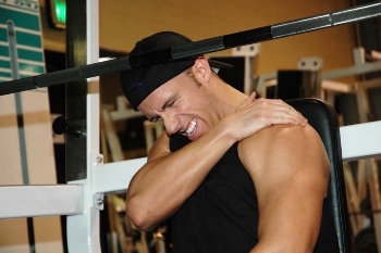 Периартрит в плечелопаточной области после нагрузок Периартрит в плечелопаточной области после нагрузок