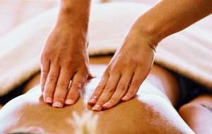 Растирание мёда по всей спине Растирание мёда по всей спине