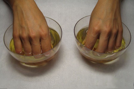 Ванночки для рук с пихтовым маслом при артрите Ванночки для рук с пихтовым маслом при артрите