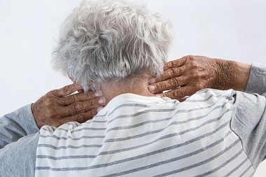 Боль в шее при старении Боль в шее при старении