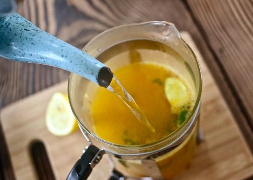 Чай с куркумой и лимоном Чай с куркумой и лимоном
