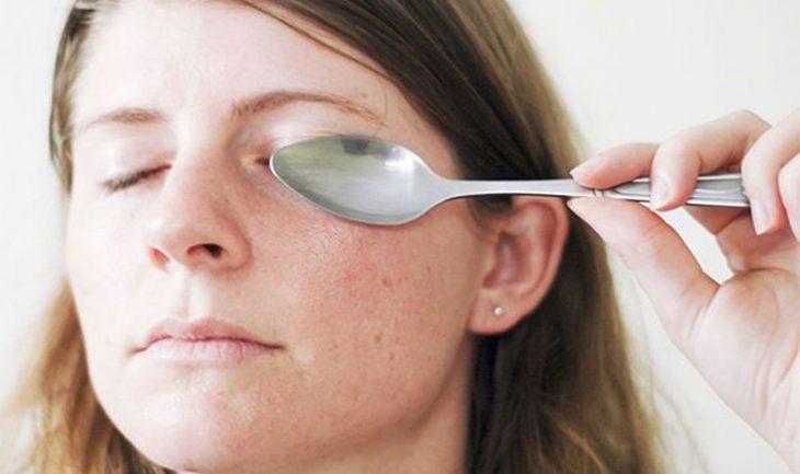 Холодный компресс под глаз Холодный компресс под глаз