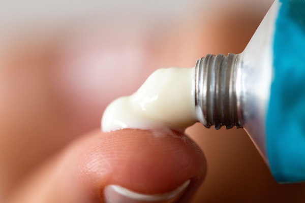 Лечение ушиба мазью