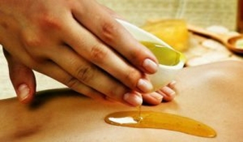Массаж с льняным маслом Массаж с льняным маслом