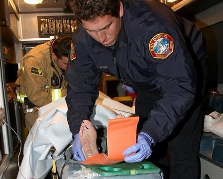 Наложение шины медиком