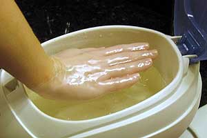 Парафинолечение рук Парафинолечение рук