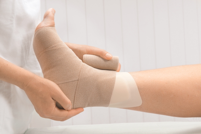 Плотная фиксация при наложении повязки