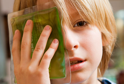 Холодный компресс при ушибе глаз