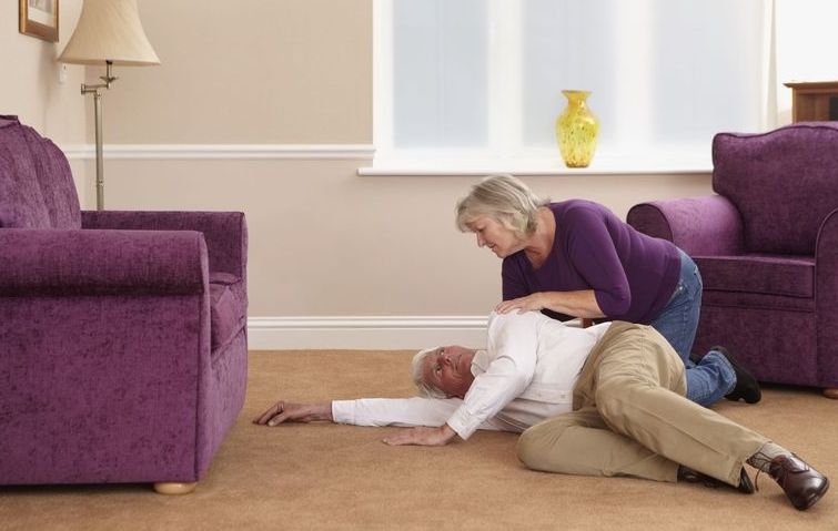 Резкая боль в бедре и невозможность подняться