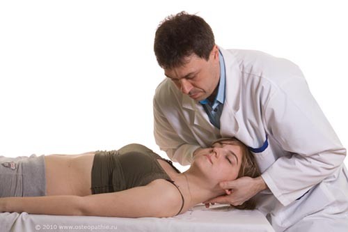 Ручное вытяжение позвоночника Ручное вытяжение позвоночникаРучное вытяжение позвоночника