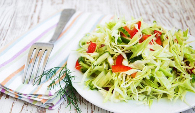 Салат с перцем, капустой и огурцом Салат с перцем, капустой и огурцом