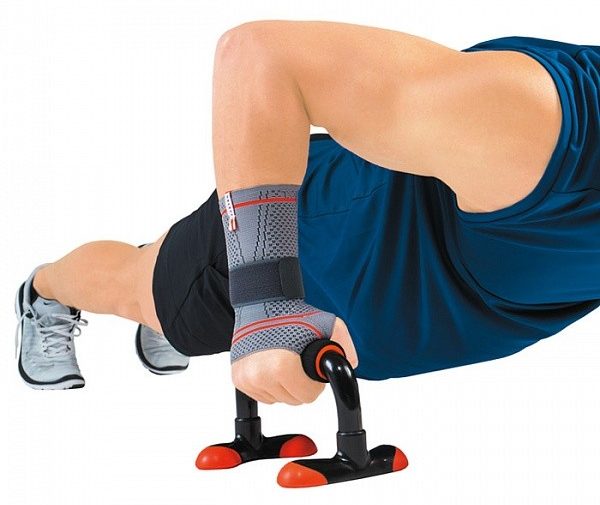 Спортивный ортез на запястье Спортивный ортез на запястье