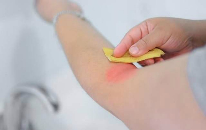 Свежая шкурка банана