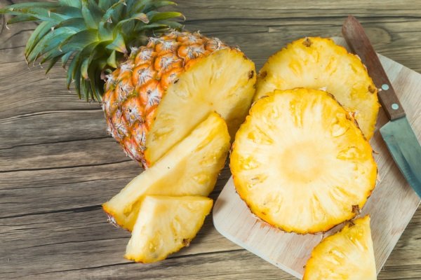 Употребление ананаса в свежем виде Употребление ананаса в свежем виде