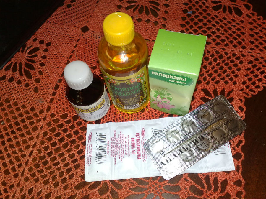 Тройной одеколон с камфорным спиртом, валерианой и анальгином Тройной одеколон с камфорным спиртом, валерианой и анальгином