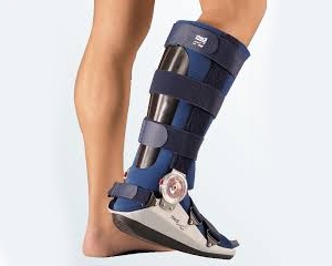 Жесткий шарнирный ортез для стопы